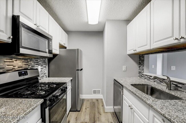 Building Photo - 306 Larkspur Ln