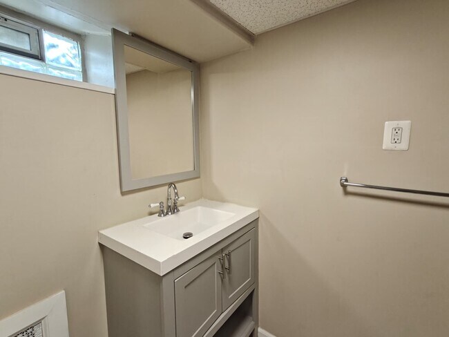 Building Photo - 6766 Blakemore St