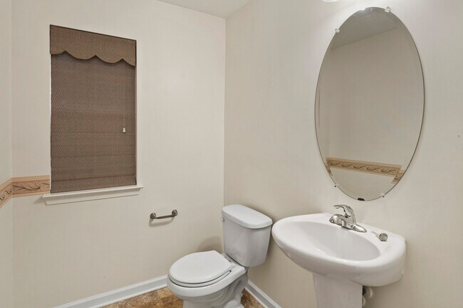 Building Photo - 144 Midland Rd