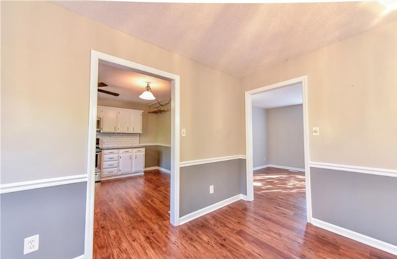 Building Photo - 233 Vivian Dr