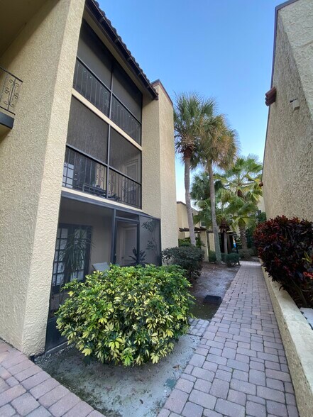 Building Photo - 107 S Obrien St