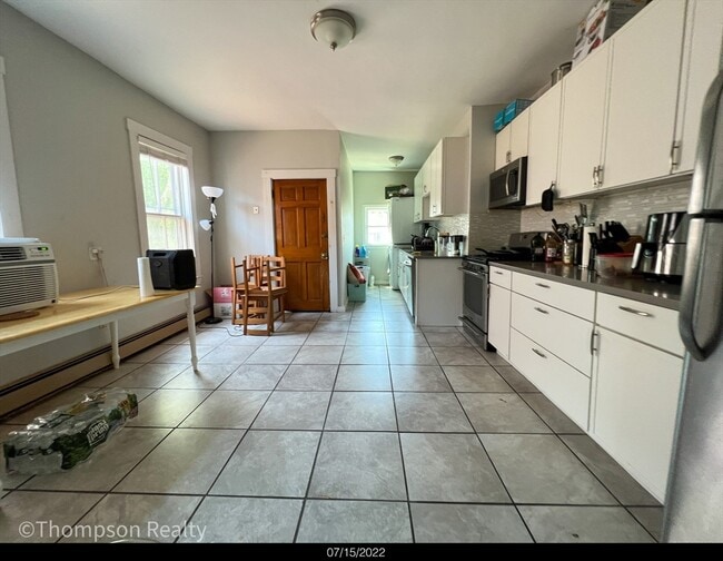 Building Photo - 372 Medford St