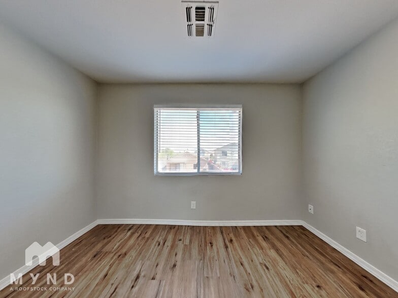 Building Photo - 10904 E Azalea Ave
