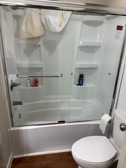 Building Photo - 810 E 8th St