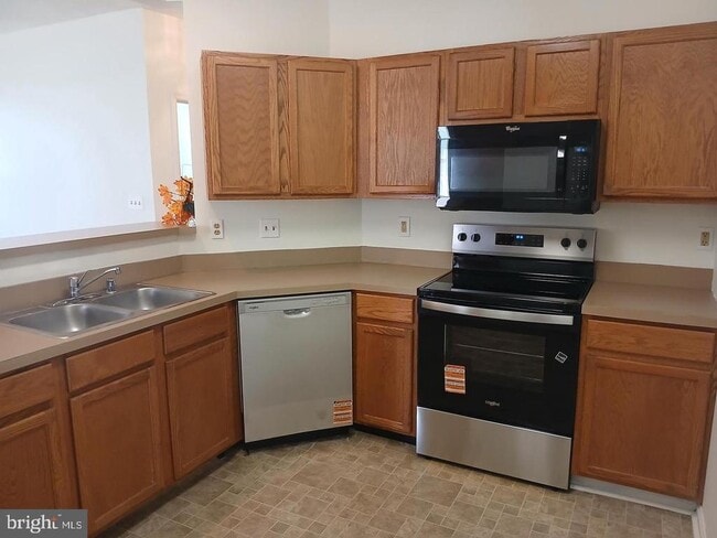 Building Photo - 7201 Bogley Rd