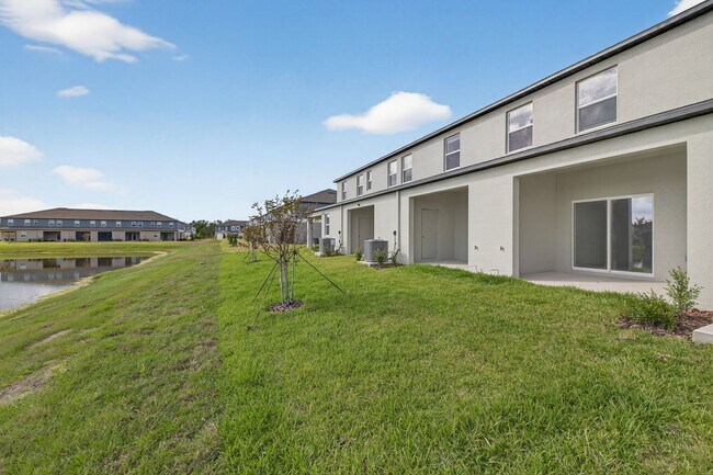 Building Photo - New 3 Bed Townhouse!