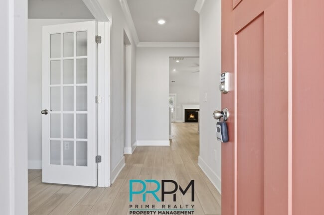 Building Photo - 2 Thornfield Dr