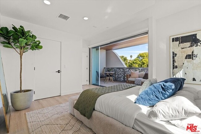 Building Photo - 1257 N Sweetzer Ave