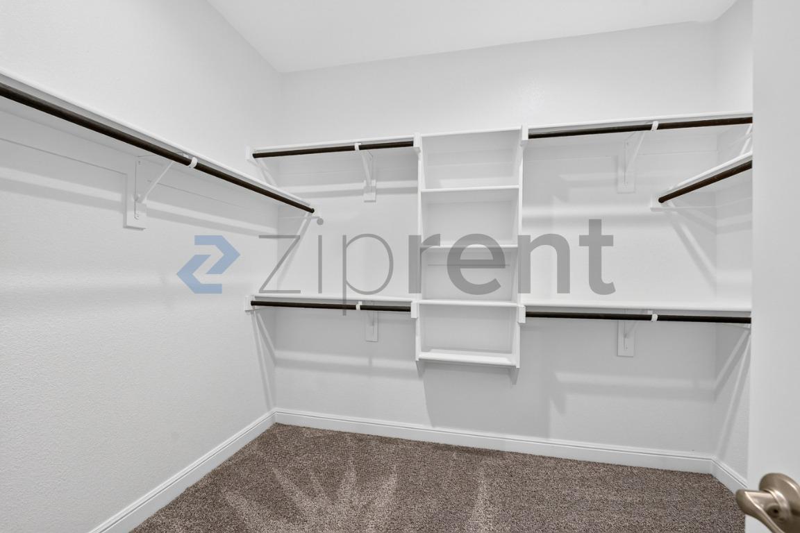 Building Photo - Unit