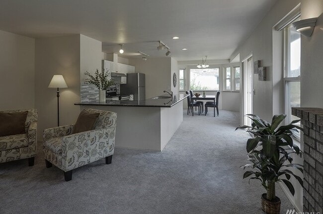 Building Photo - 1844 S 250th Pl