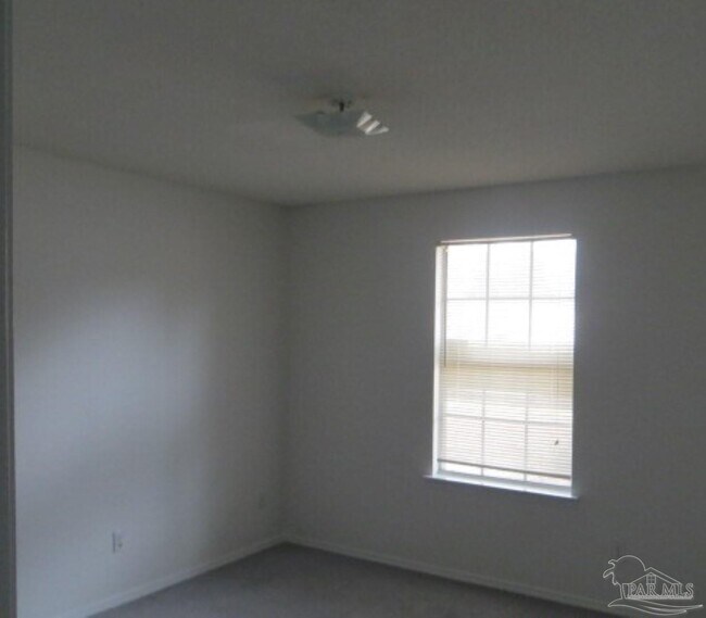 Building Photo - 5491 Chantilly Cir