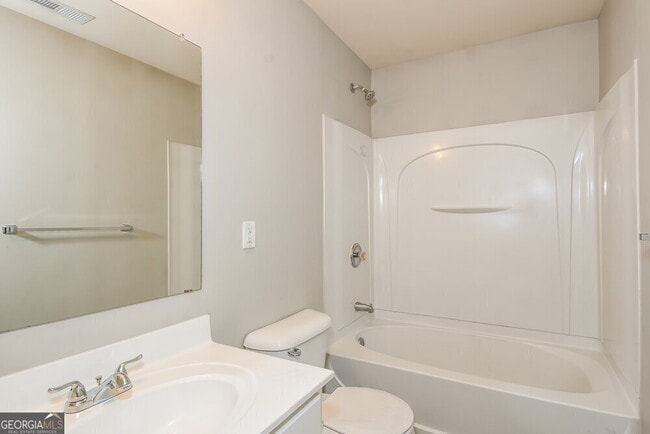 Building Photo - 3120 Englewood Dr