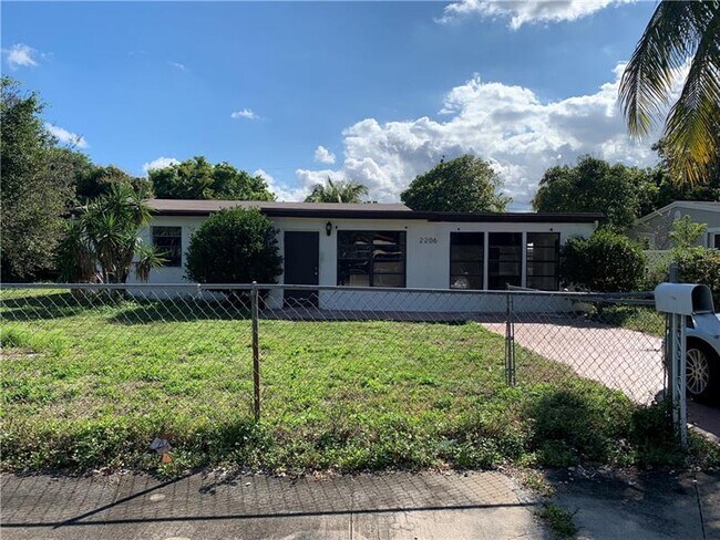 Primary Photo - 2206 SW 5th St
