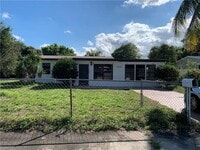 Building Photo - 2206 SW 5th St