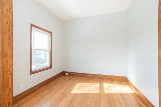 Building Photo - 1330 W Norwood St