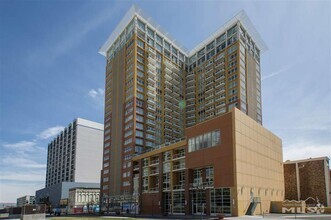 Building Photo - Downtown Condo