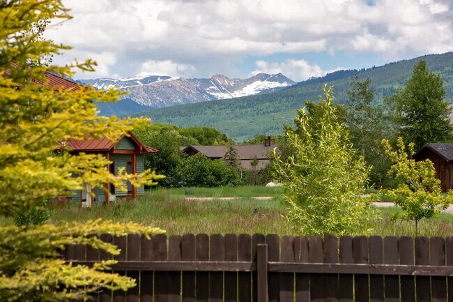 Building Photo - 471 Palisade Trail