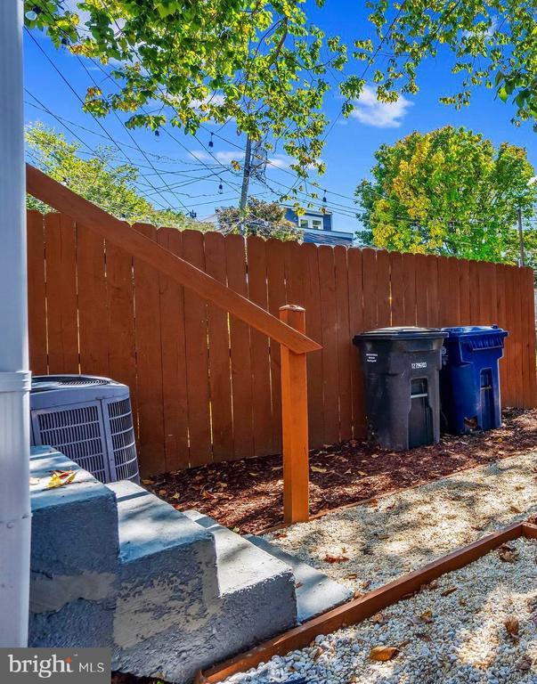 Building Photo - 1222 Oronoco St