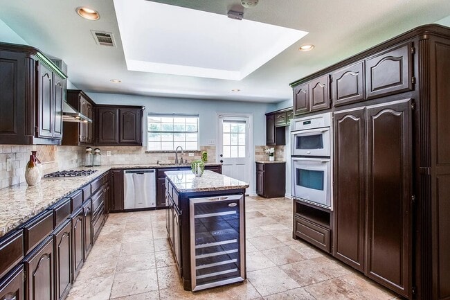Building Photo - 63 Remington Dr W