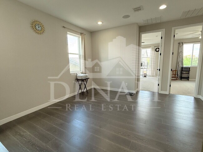 Building Photo - 1729 W Myrna Ln