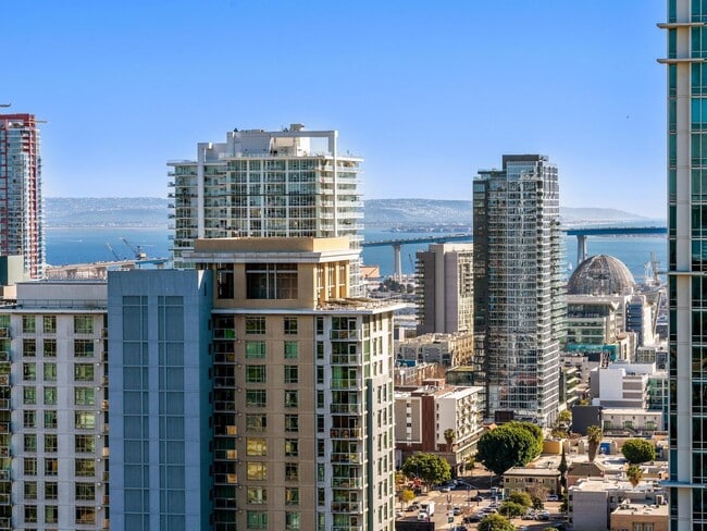 Building Photo - Furnished Aria Penthouse with Panoramic Views & Wraparound Balcony