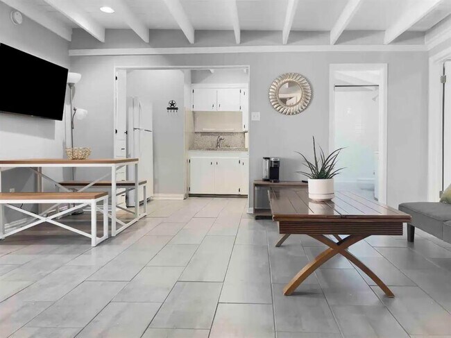 Building Photo - 211 Lessin Ln