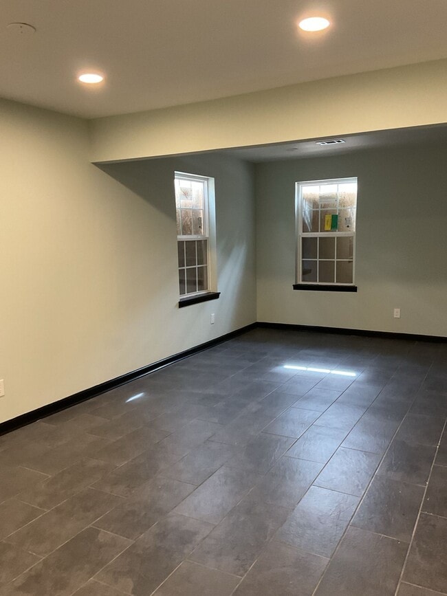 Building Photo - 2816 Arlington Ave