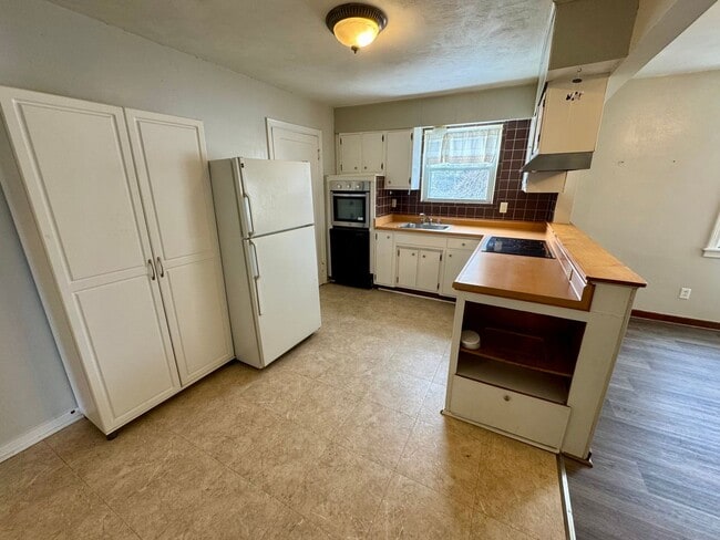 Building Photo - 3 Bedroom 2 Bath in Natrona Heights, PA!