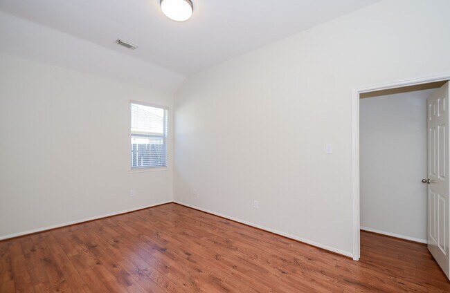 Building Photo - 12918 Hawthorne Shores Dr