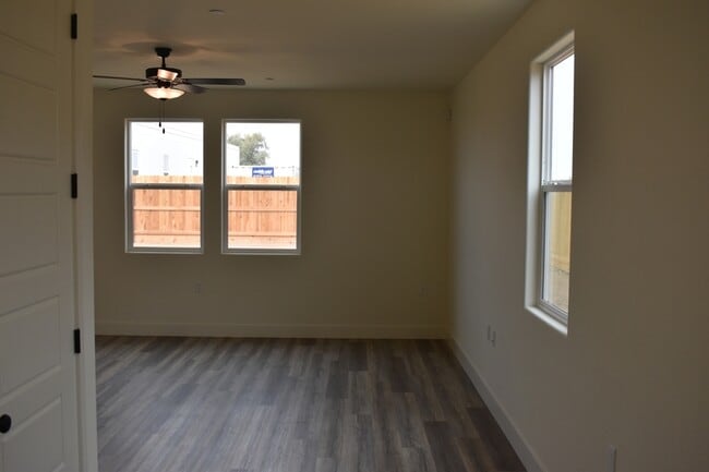 Building Photo - 682 Stephanie Dr