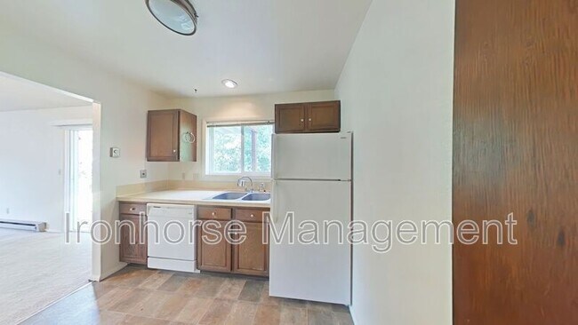 Building Photo - 515 S 15th Ave