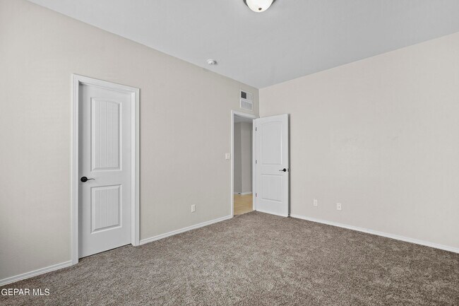 Building Photo - 2113 William Caples St