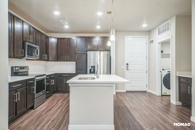 Primary Photo - Charming 2BR Condo in Littleton