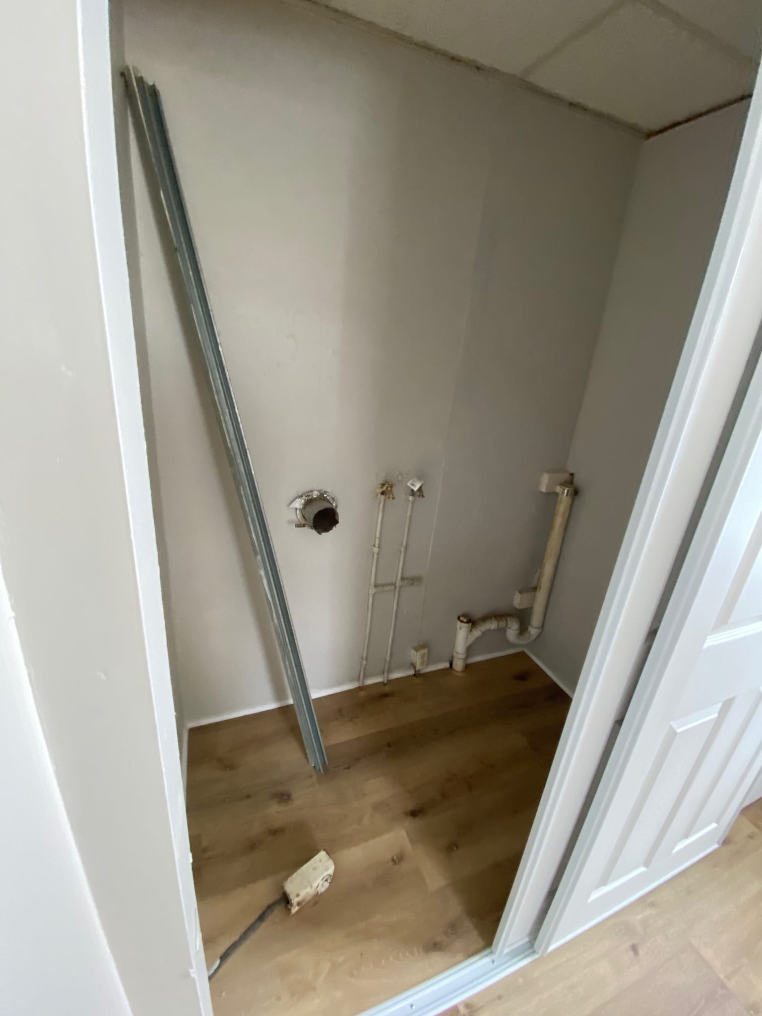 First floor laundry hook-ups - 539 Isbell St