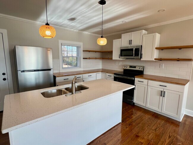 Building Photo - 1711 Greenland Dr