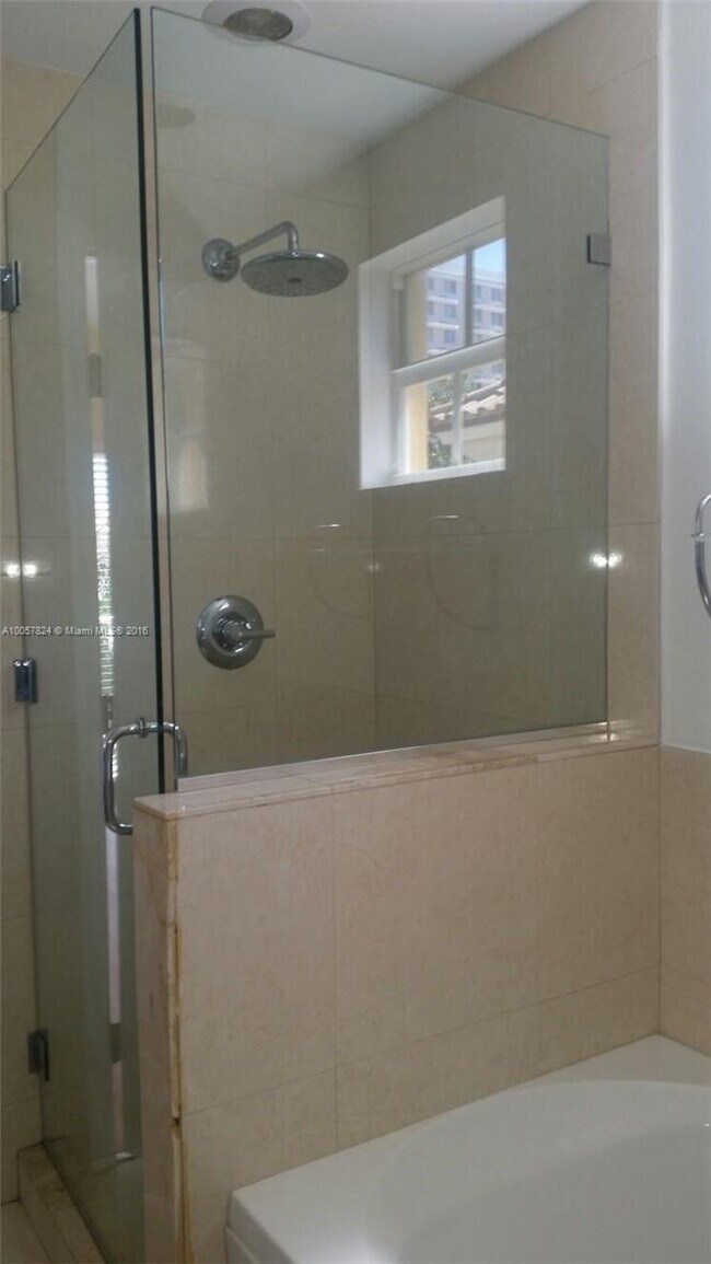 Building Photo - 18429 NE 28th Ave