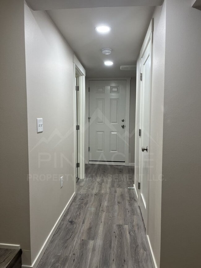 Building Photo - 1-5 1/2 Chicago Ave