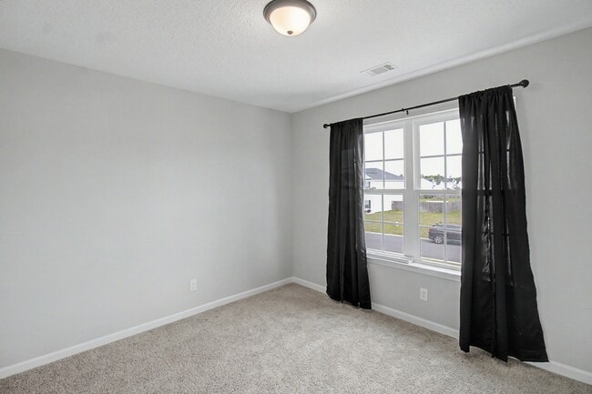 Building Photo - 18 Sunflower Cir NE