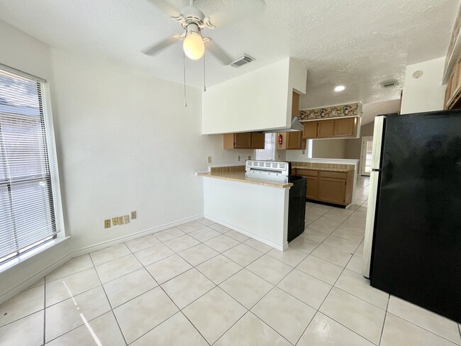 Building Photo - 7014 Caladero Dr