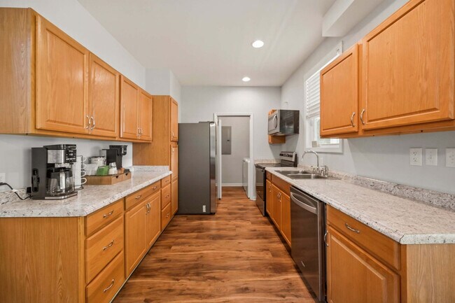 Building Photo - 138B Little River Run N