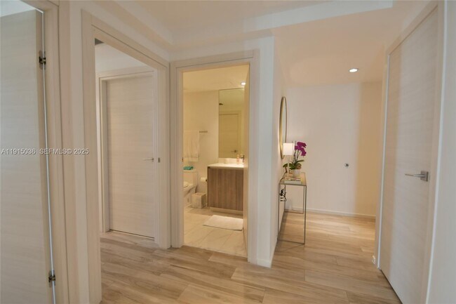 Building Photo - 801 S Miami Ave