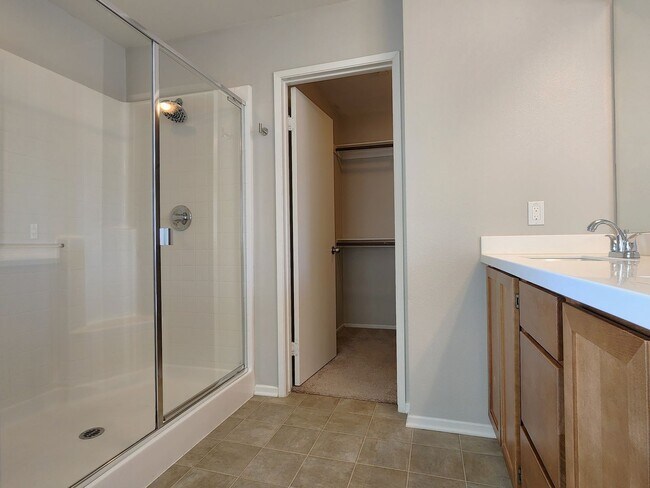 Building Photo - Canyon Hills 2 Story, 4BD, 2.5BA Lake Elsi...