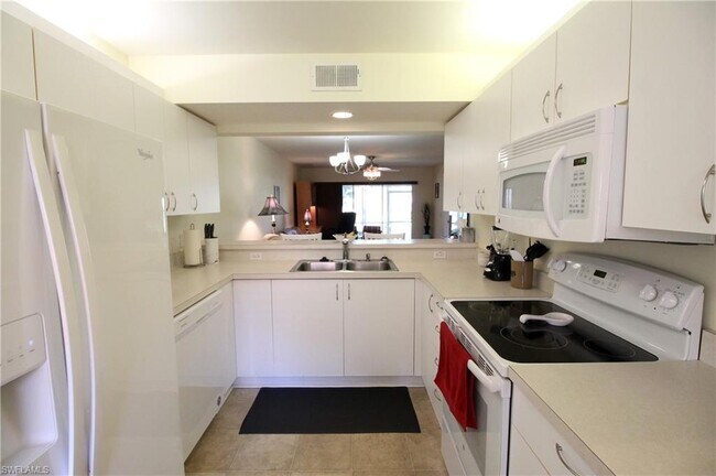 Building Photo - 273 Robin Hood Cir