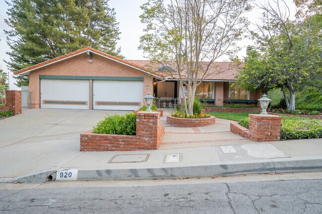 Primary Photo - 920 Stewarton Way