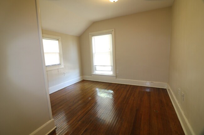 Building Photo - 1319 E 12th St