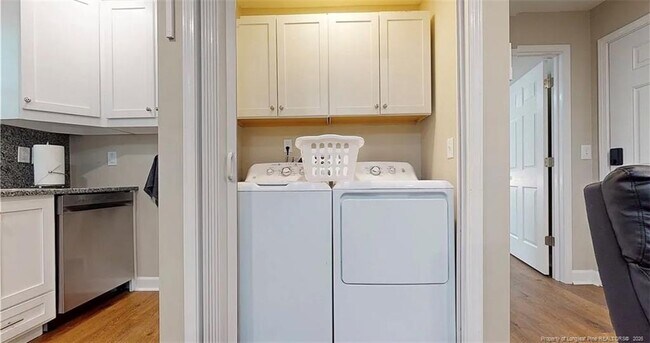 Building Photo - 2402 Rockwood Dr