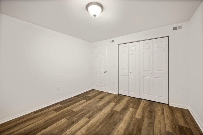 Building Photo - Available now! 2 Bed 2 Bath in Adams Morga...