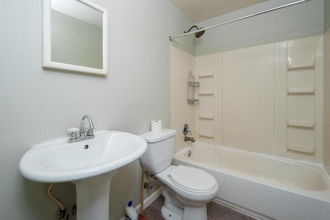 Building Photo - 547 1st St