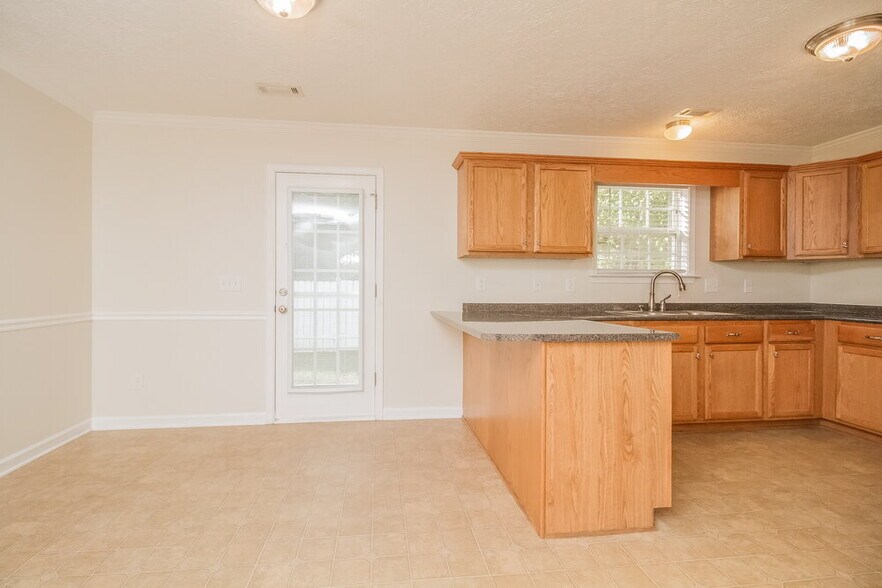 Building Photo - 3155 Hardwood Dr