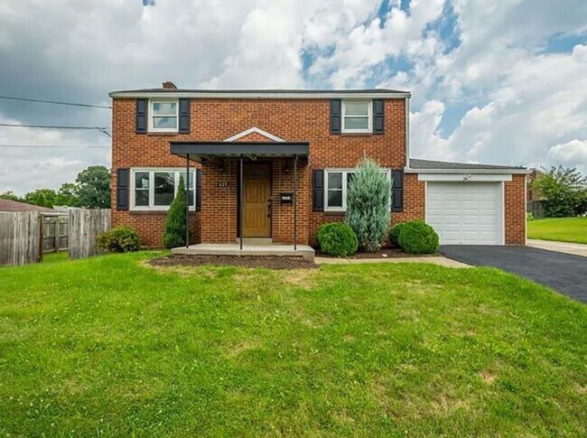 Building Photo - BEAUTIFUL HAVEN!  MOVE-IN READY 3 BEDROOM,...